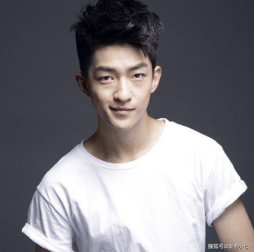 吃瓜系统娱乐圈双男主,娱乐圈双男主的甜蜜对决