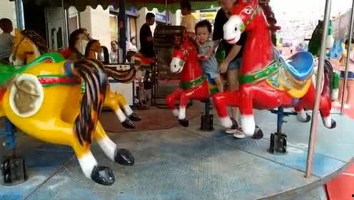 旋转木马表情包